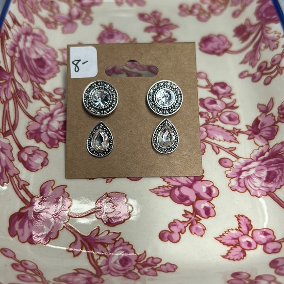 Moda Jewelry - Cute Rhinestone Studs